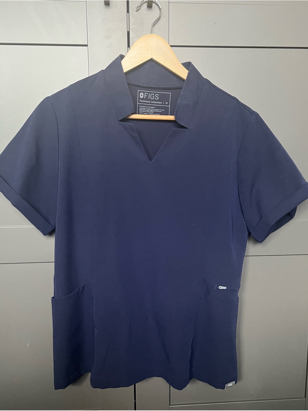 FIGS Women’s Inala Slim Navy Blue Scrub-Style Shirt- Medium